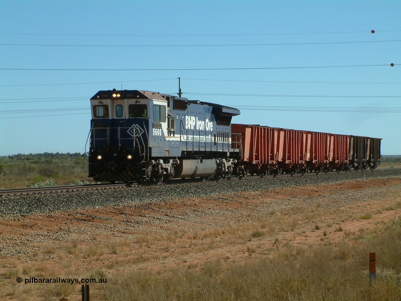 040806 091046
Goldsworthy Junction, 5666 runs the weighbridge test train with the four orange weighbridge test waggons and two ore waggons to provide braking.
