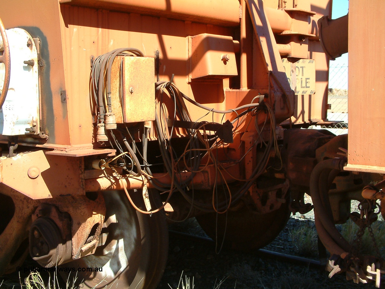 040806 102536
Flash Butt yard, view of the end of test waggon 2703 showing the collection of cables and the Do Not Uncouple sign.
Keywords: Comeng-WA;