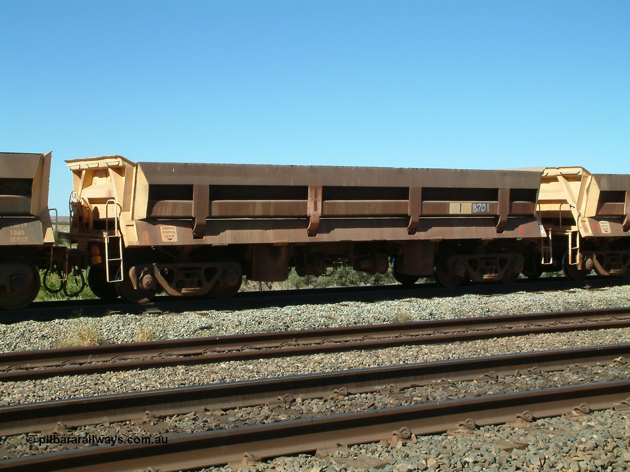 040810 144906
Shaw Siding backtrack, Difco Ohio USA 1967 build short side dump waggon 8701, originally built for Goldsworthy Mining as no. 1, renumbered by Mt Newman as 8701, one five waggons built for Goldsworthy Mining.
Keywords: Difco-Ohio-USA;GML;BHP-ballast-waggon;