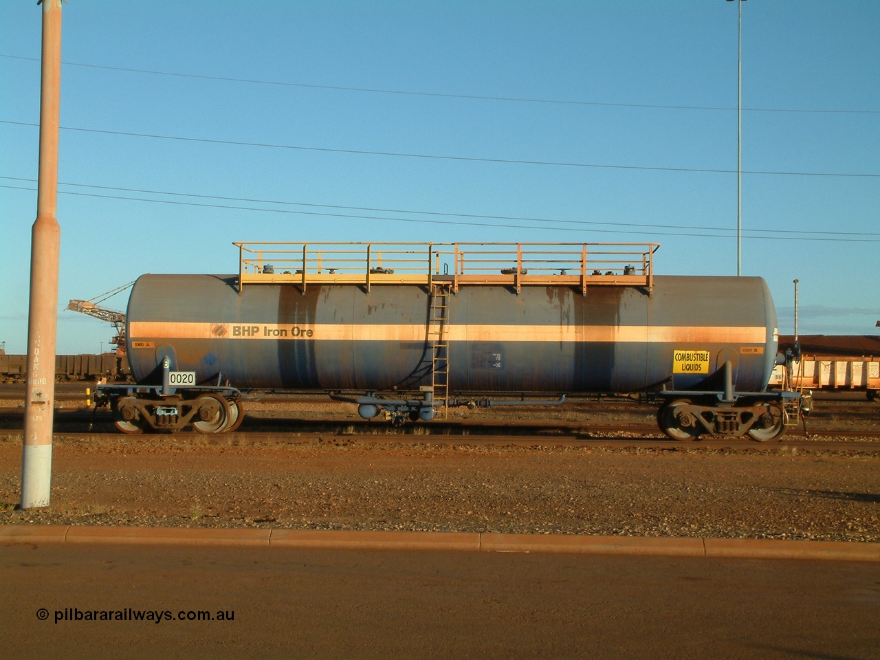 040815 171246
Nelson Point, side view of fuel tank waggon 0020, 82 kilolitre capacity built by Comeng NSW for BP as RTC 2, used by Mt Newman Mining, unsure when converted to 0020.
Keywords: Comeng-NSW;BP-Oil;RTC2;BHP-tank-waggon;