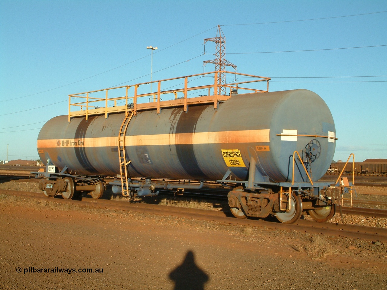 040815 171312
Nelson Point, fuel tank waggon 0020, 82 kilolitre capacity built by Comeng NSW for BP as RTC 2, used by Mt Newman Mining, unsure when converted to 0020.
Keywords: Comeng-NSW;BP-Oil;RTC2;BHP-tank-waggon;