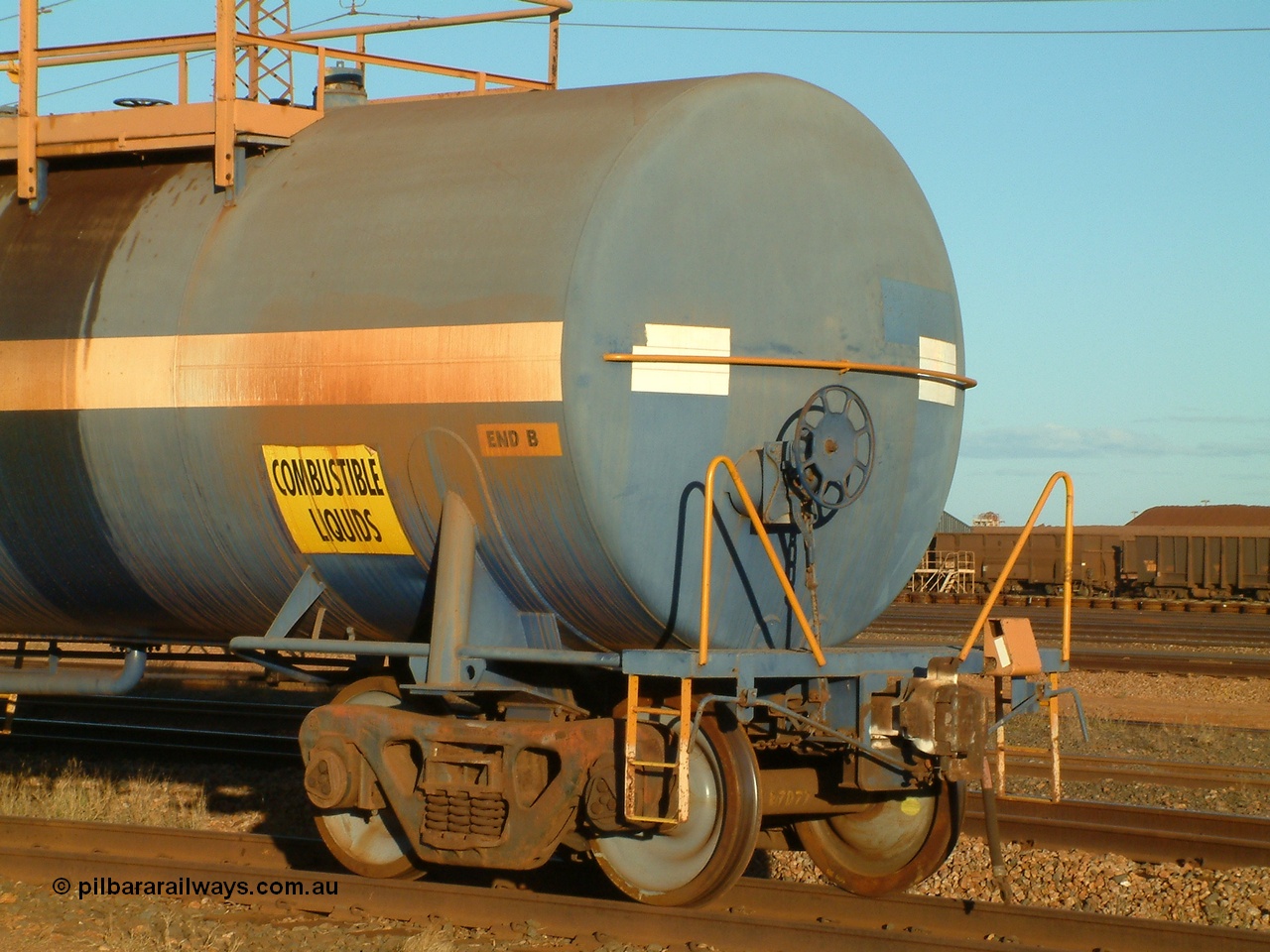 040815 171318
Nelson Point, view of hand brake end of fuel tank waggon 0020, 82 kilolitre capacity built by Comeng NSW for BP as RTC 2, used by Mt Newman Mining, unsure when converted to 0020.
Keywords: Comeng-NSW;BP-Oil;RTC2;BHP-tank-waggon;