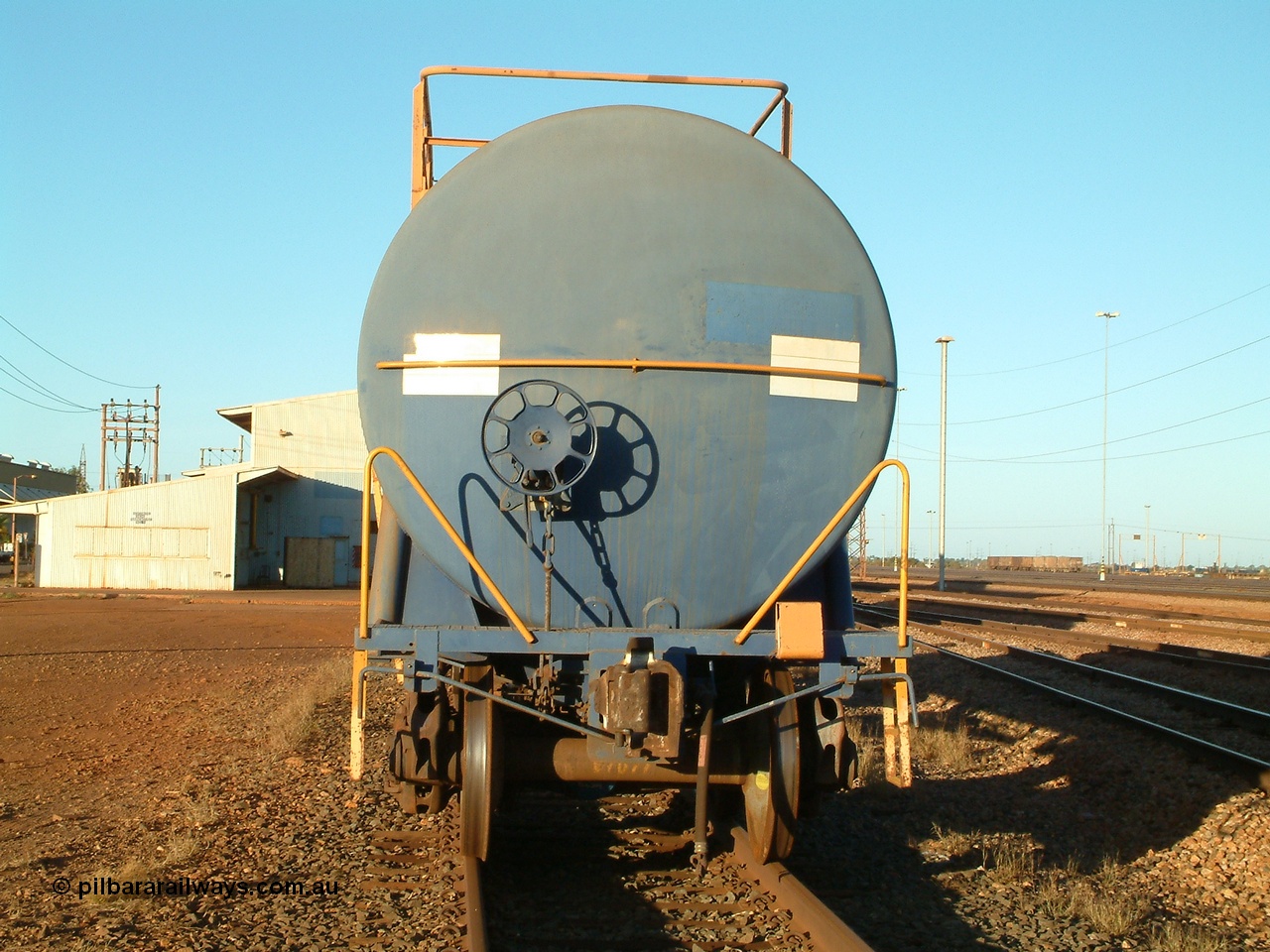 040815 171504
Nelson Point, view of hand brake end of fuel tank waggon 0020, 82 kilolitre capacity built by Comeng NSW for BP as RTC 2, used by Mt Newman Mining, unsure when converted to 0020.
Keywords: Comeng-NSW;BP-Oil;RTC2;BHP-tank-waggon;