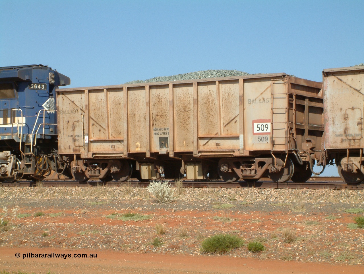 041012 082946
Bing Siding, one of twenty original Oroville Dam waggons built by Magor USA in 1963, sold to Mt Newman Mining in 1968, ballast waggon 509 (of 501-520) still in near delivered condition. Note the access ladder and the weld line where the internal plates are for bottom discharge of ballast.
