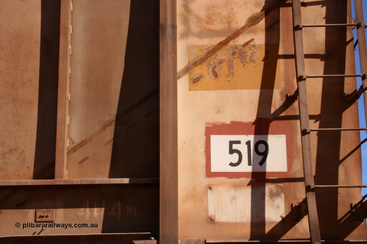 050518 2203
Bing Siding, view of number plate and original markings on ballast waggon 519.
Keywords: Magor-USA;BHP-ballast-waggon;