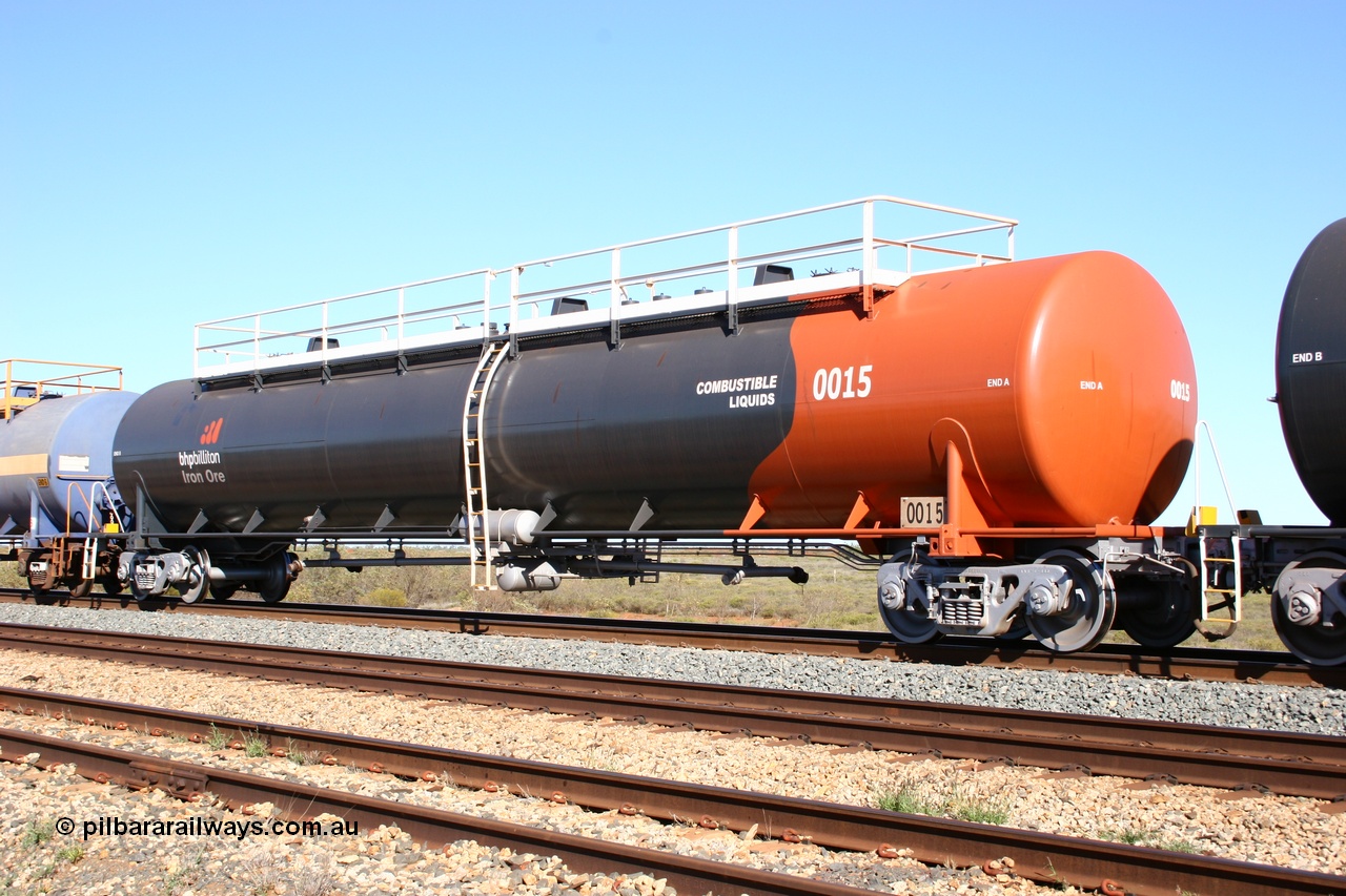 050704 3979
Bing Siding, empty 116 kL Comeng WA built tank waggon 0015 from 1974-5, one of six such tank waggons, wearing the BHP Billiton Earth livery.
Keywords: Comeng-WA;BHP-tank-waggon;