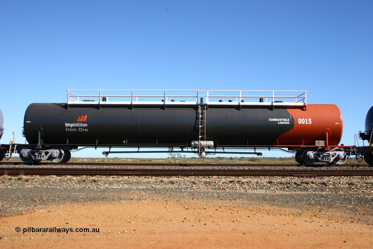 050704 3985
Bing Siding, empty 116 kL Comeng WA built tank waggon 0015 from 1974-5, one of six such tank waggons, wearing the BHP Billiton Earth livery.
Keywords: Comeng-WA;BHP-tank-waggon;