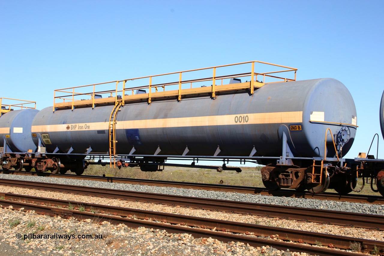 050704 3987
Bing Siding, empty 116 kL Comeng NSW built tank waggon 0010 from 1972, one of three such tank waggons.
Keywords: Comeng-NSW;BHP-tank-waggon;