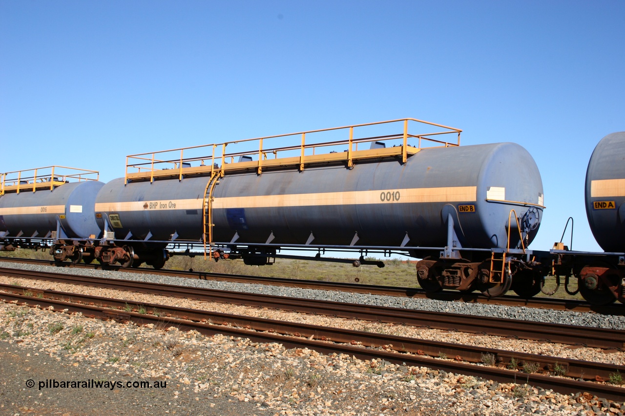 050704 3988
Bing Siding, empty 116 kL Comeng NSW built tank waggon 0010 from 1972, one of three such tank waggons.
Keywords: Comeng-NSW;BHP-tank-waggon;