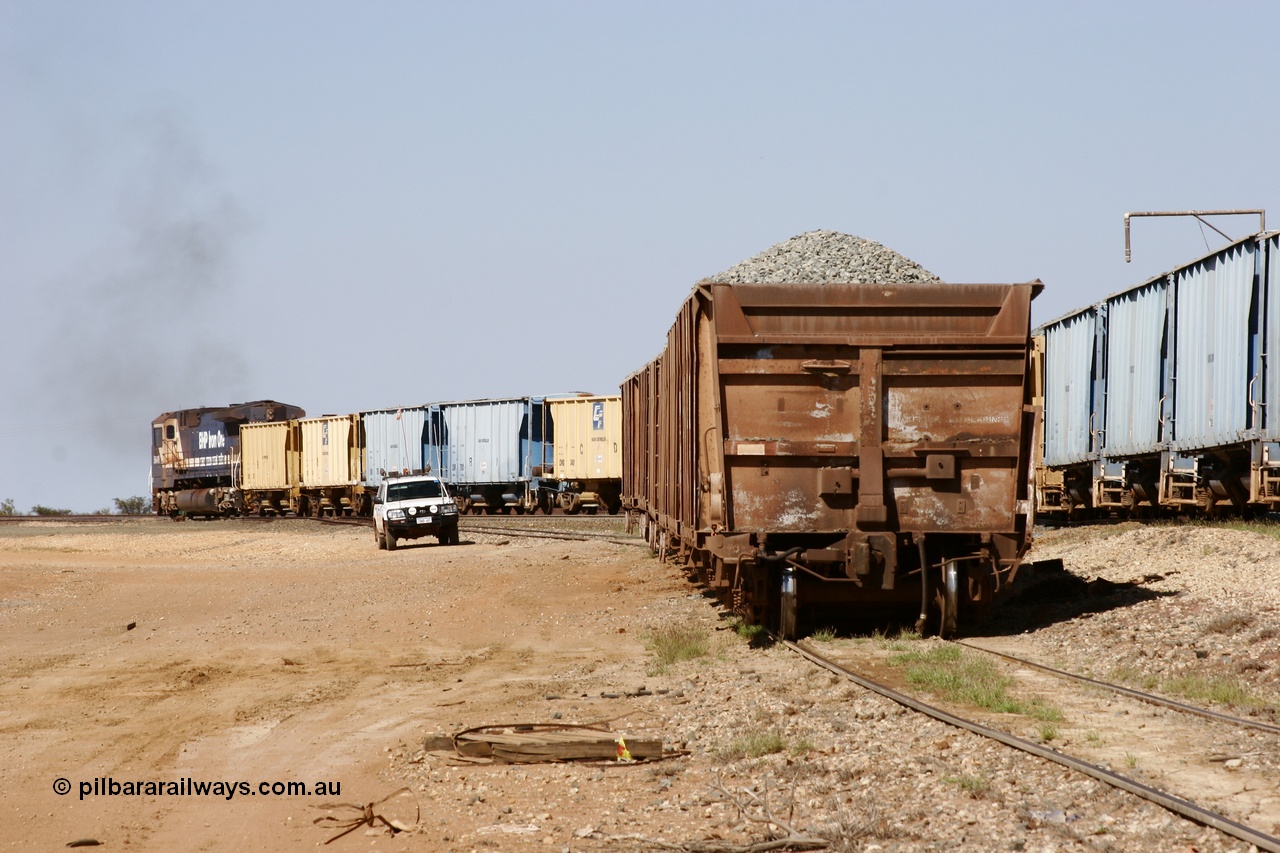 051001 5646
Flash Butt yard, rear of rake of Magor USA built ballast waggons, 534 is closest to camera and a Dash 8 shunts CFCLA ballast waggons.
Keywords: Magor-USA;BHP-ballast-waggon;