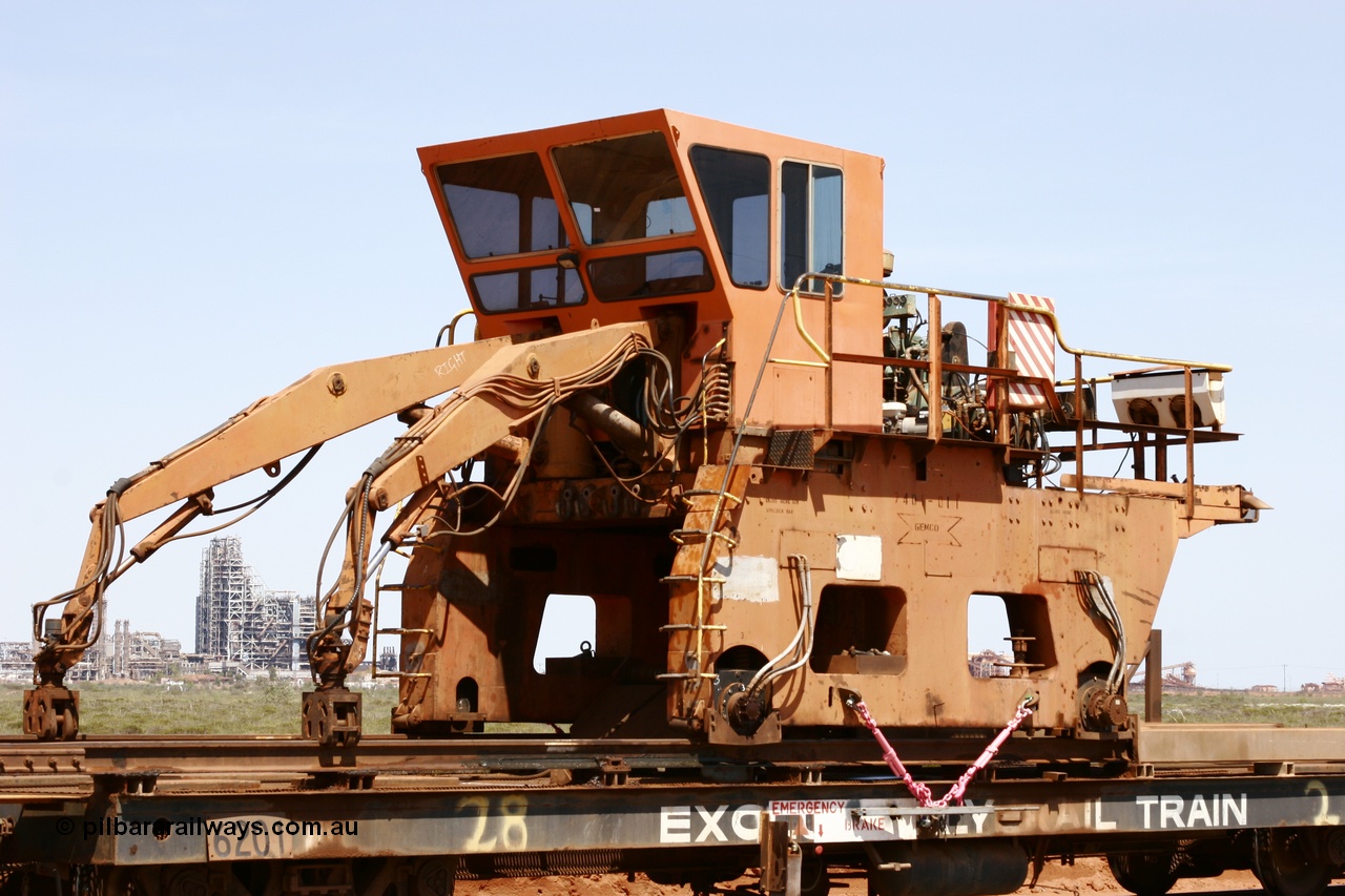 051001 5722
Boodarie, the Steel Train or rail recovery and transport train flat waggon #28, 2nd lead off waggon 6201, built by Comeng WA in January 1977 under order no. 07-M-282 RY, with the Gemco built straddle crane.
Keywords: Comeng-WA;BHP-rail-train;