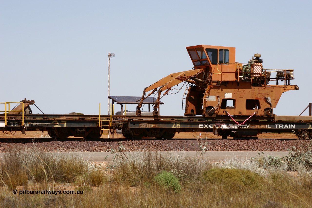 051001 5736
Boodarie, the Steel Train or rail recovery and transport train, flat waggon #28, 2nd lead off waggon 6201, built by Comeng WA in January 1977 under order no. 07-M-282 RY, with the Gemco built straddle crane.
Keywords: Comeng-WA;BHP-rail-train;