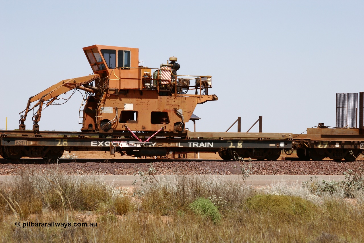 051001 5737
Boodarie, the Steel Train or rail recovery and transport train, flat waggon #28, 2nd lead off waggon 6201, built by Comeng WA in January 1977 under order no. 07-M-282 RY, with the Gemco built straddle crane.
Keywords: Comeng-WA;BHP-rail-train;