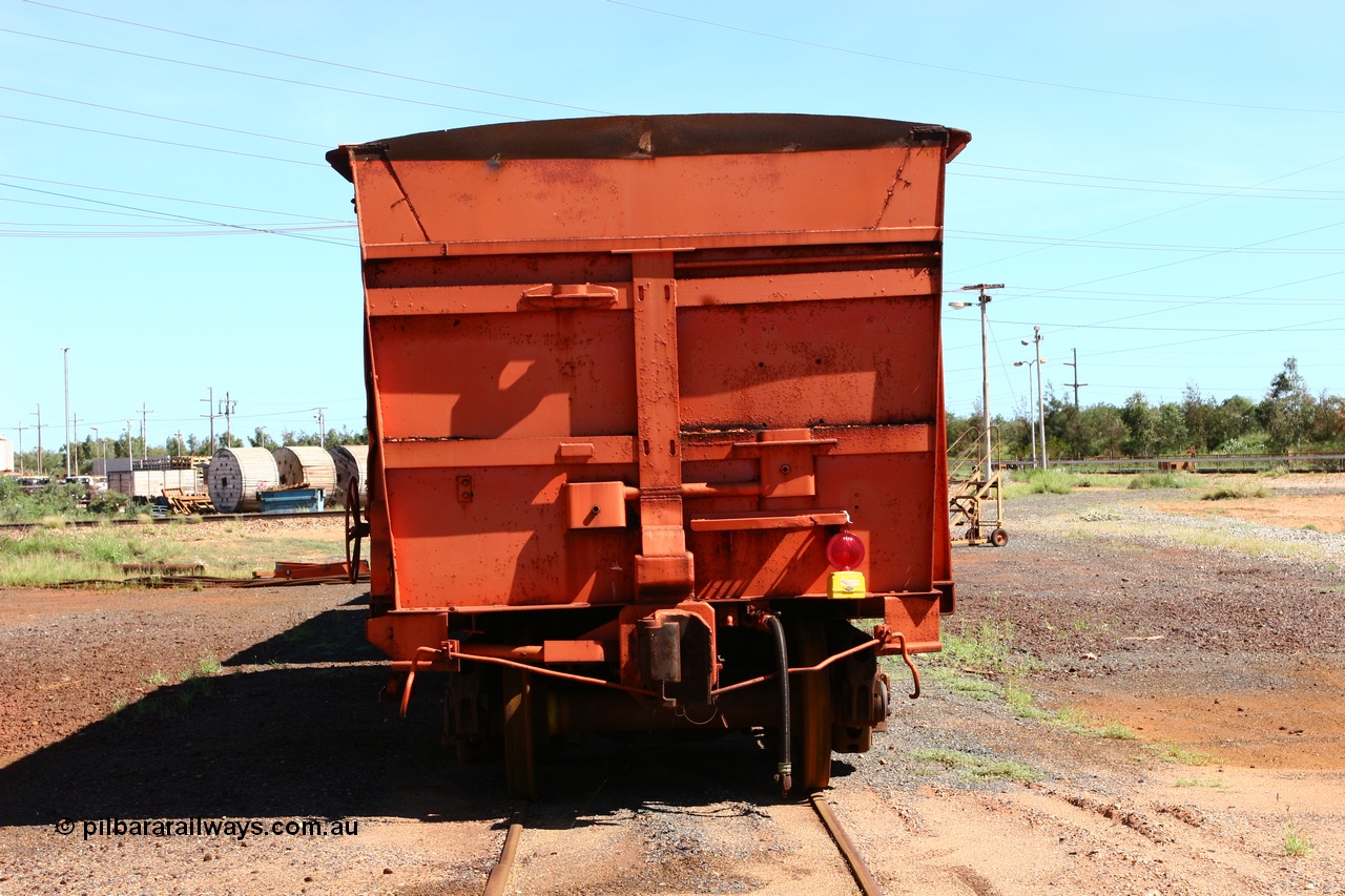 060414 3448
Nelson Point yard, originally a Magor USA built ballast waggon for the Oroville Dam construction, 507 seen here modified as a weighbridge test waggon, end view.
Keywords: Magor-USA;BHP-weigh-waggon;