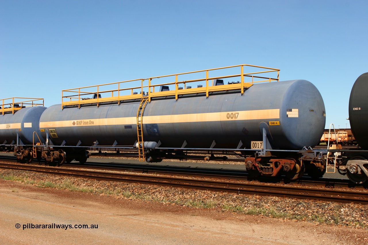 060414 3457
Nelson Point yard, empty 116 kL Comeng WA built tank waggon 0017 from 1974-5, one of six such tank waggons.
Keywords: Comeng-WA;BHP-tank-waggon;