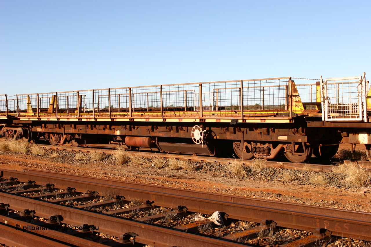 060429 3732
Flash Butt yard, Pony waggon 6017, built by Comeng WA in 1971 in a batch of three numbered 6014-6017, with asset number 6506-017.
Keywords: BHP-pony-waggon;Comeng-WA;