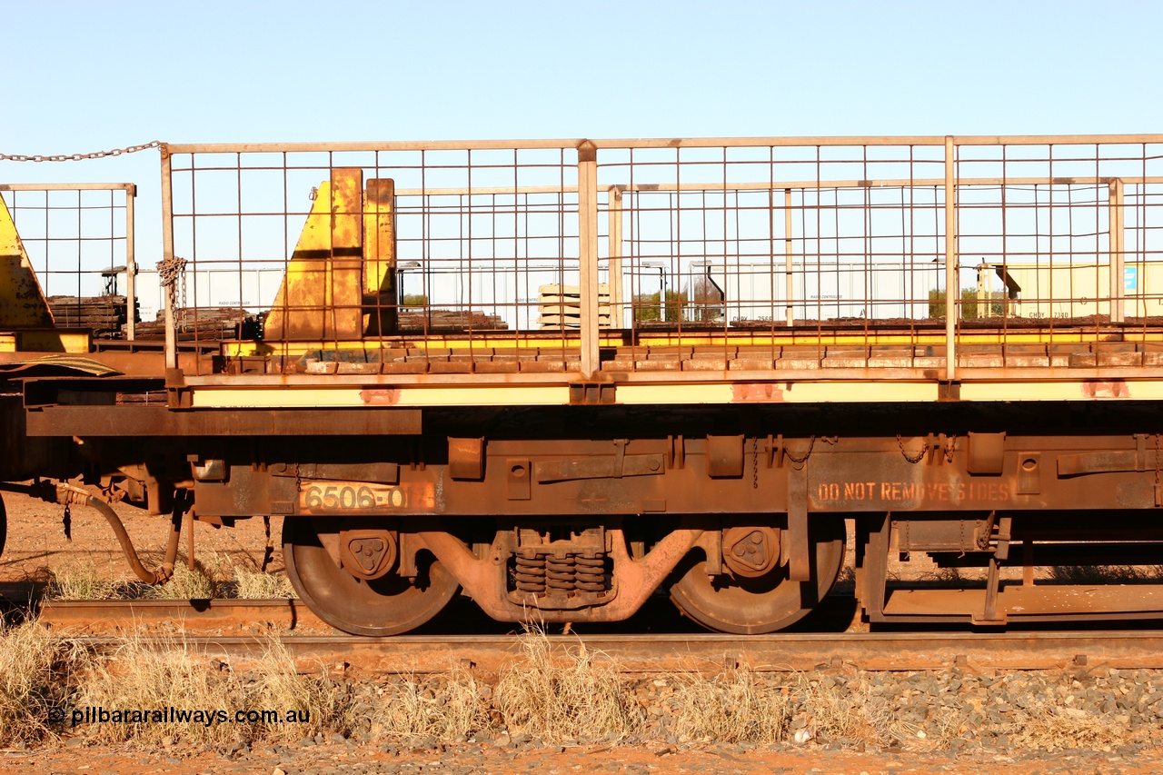 060429 3733
Flash Butt yard, Pony waggon 6017, built by Comeng WA in 1971 in a batch of three numbered 6014-6017, view of asset number 6506-017.
Keywords: BHP-pony-waggon;Comeng-WA;