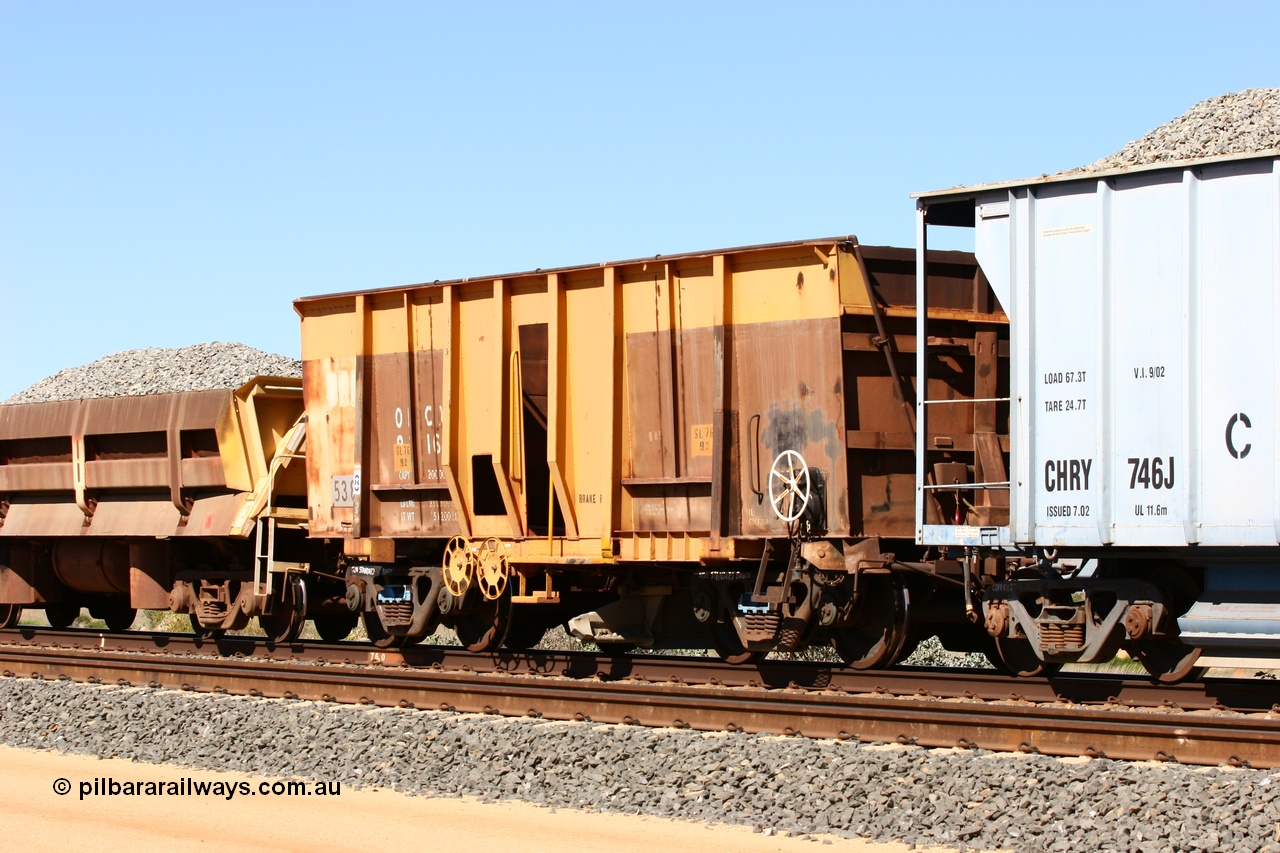 060501 3868
Tabba Siding, ballast plough waggon converted from Magor USA built Oroville ore waggon 538, still visible is the ODCX 82160 number from original service building the Oroville Dam.
Keywords: Magor-USA;BHP-ballast-waggon;Mt-Newman-Mining-WS;