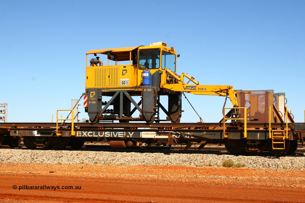 080621 2727
Gillman Siding, rail recovery and transport train flat waggon #1, rear lead off waggon 6203, built by Comeng WA in January 1977. The straddle crane is a newish unit built by Vaia Car model no. TCR-V and the four wheels are chain driven, replacing the original Gemco hydraulic unit.
Keywords: Comeng-WA;BHP-rail-train;