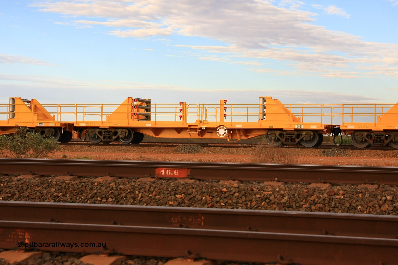 100717 0669
Flash Butt yard, new rail stock carrier waggon 6021, built by Gemco Rail in 2010 riding on Barber bogies.
Keywords: Gemco-Rail-WA;BHP-rail-train