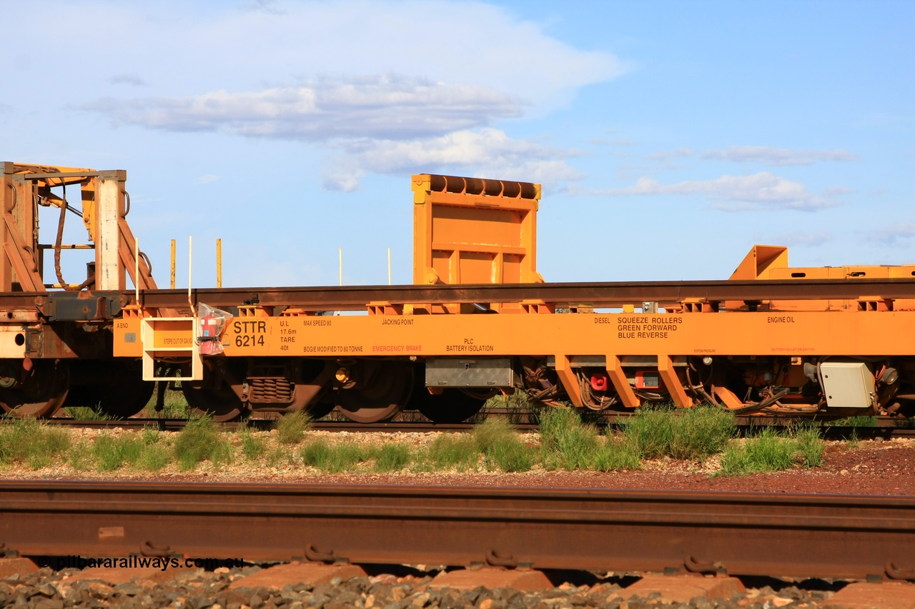 110208 9433
Flash Butt yard, new Lead-Off Lead-On waggon STTR class STTR 6214 on the end of the Steel Train or rail recovery and transport train, built by Gemco Rail WA, the height adjustable lead roller guide is upright.
Keywords: Gemco-Rail-WA;BHP-rail-train;STTR-type;STTR6214;