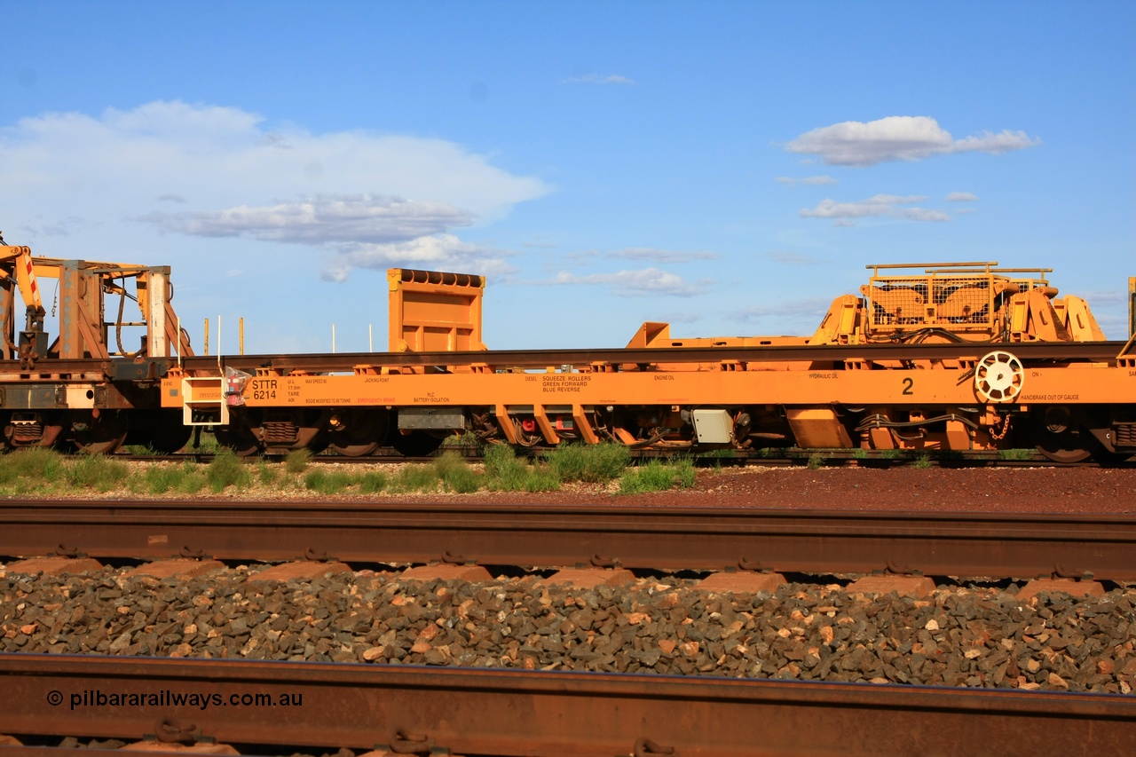 110208 9434
Flash Butt yard, new Lead-Off Lead-On waggon STTR class STTR 6214 on the end of the Steel Train or rail recovery and transport train, built by Gemco Rail WA, the height adjustable lead roller guide is upright, squeeze rollers behind the mesh.
Keywords: Gemco-Rail-WA;BHP-rail-train;STTR-type;STTR6214;