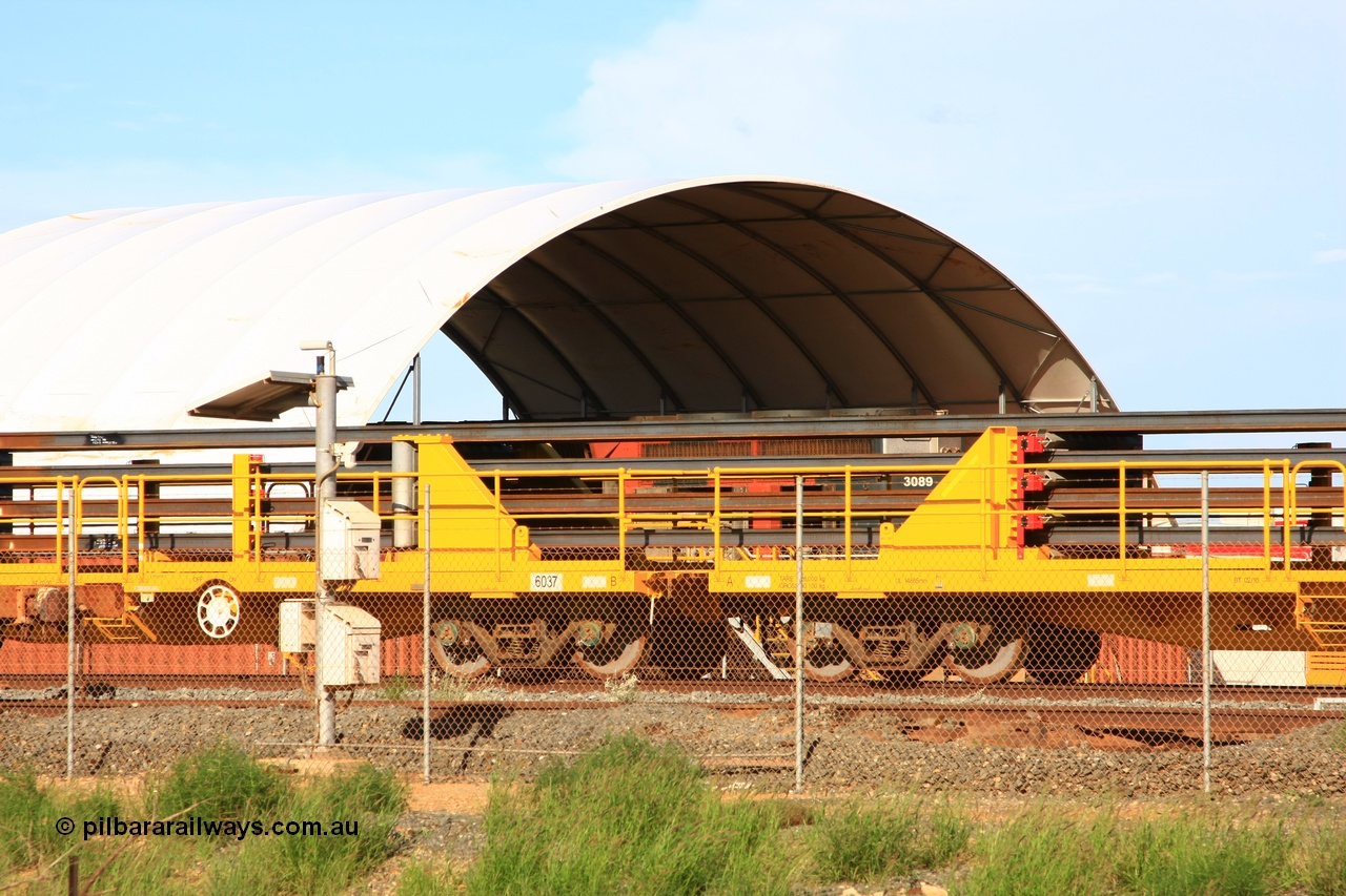 110208 9442
Flash Butt yard, new rail stock carrier waggon 6037 loaded with strings of rail, built by Gemco Rail in late 2009-10 with Barber bogies.
Keywords: BHP-rail-train;Gemco-Rail-WA;