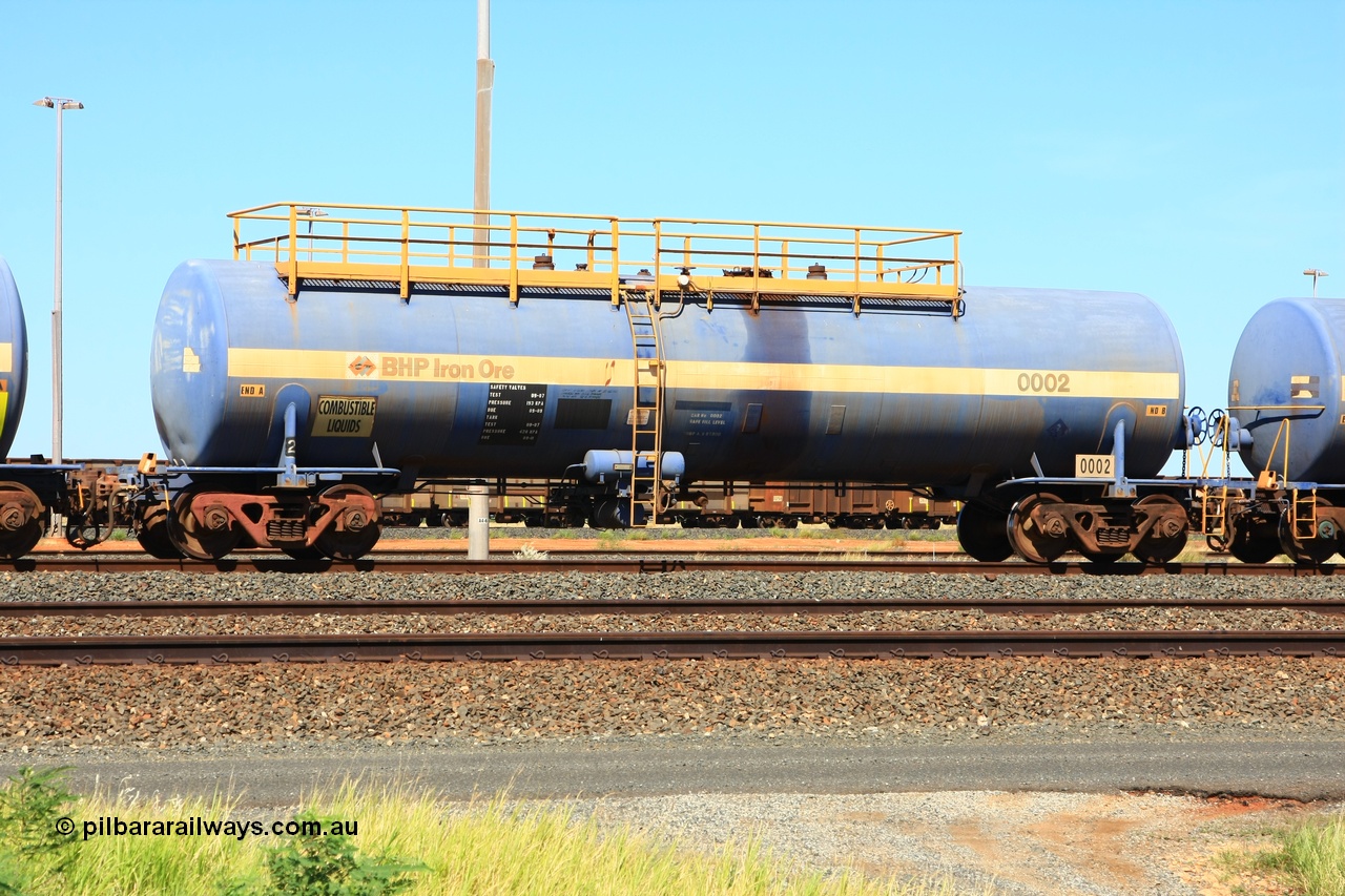 110411 09981
Nelson Point, empty 82 kL Comeng NSW built tank waggon 0002 from 1970, one of two water tank waggons, later converted to a weed spray tanker in 1977, then converted to fuel.
Keywords: Comeng-NSW;BHP-tank-waggon;