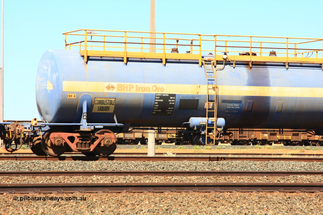 110411 09982
Nelson Point, empty 82 kL Comeng NSW built tank waggon 0002 from 1970, one of two water tank waggons, later converted to a weed spray tanker in 1977, then converted to fuel.
Keywords: Comeng-NSW;BHP-tank-waggon;