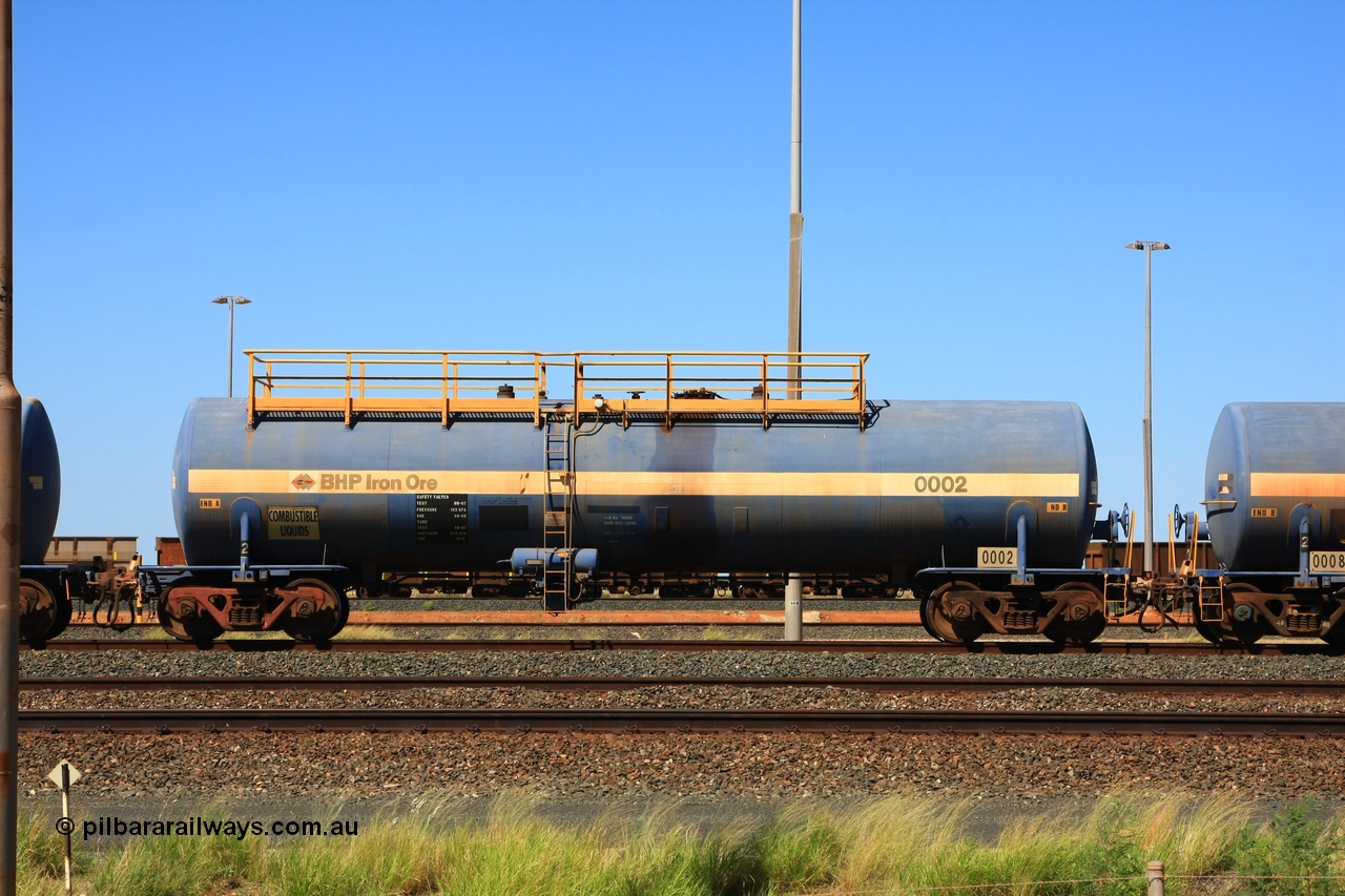 110411 09984
Nelson Point, empty 82 kL Comeng NSW built tank waggon 0002 from 1970, one of two water tank waggons, later converted to a weed spray tanker in 1977, then converted to fuel.
Keywords: Comeng-NSW;BHP-tank-waggon;