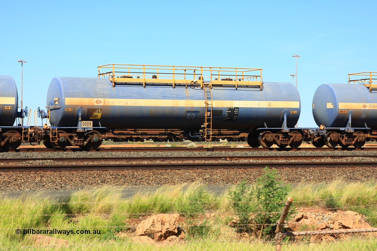 110411 09985
Nelson Point, empty 82 kL Comeng NSW built tank waggon 0008 one of six such tank waggons built in 1970-71.
Keywords: Comeng-NSW;BHP-tank-waggon;