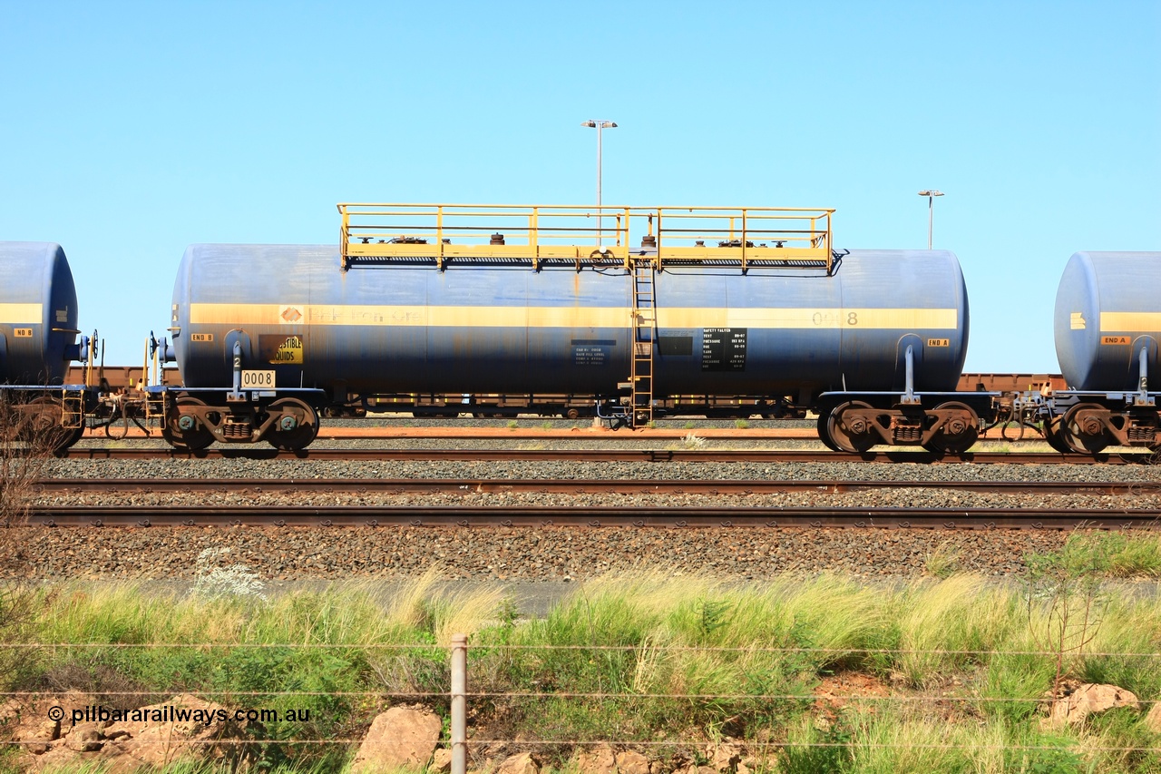 110411 09986
Nelson Point, empty 82 kL Comeng NSW built tank waggon 0008 one of six such tank waggons built in 1970-71.
Keywords: Comeng-NSW;BHP-tank-waggon;