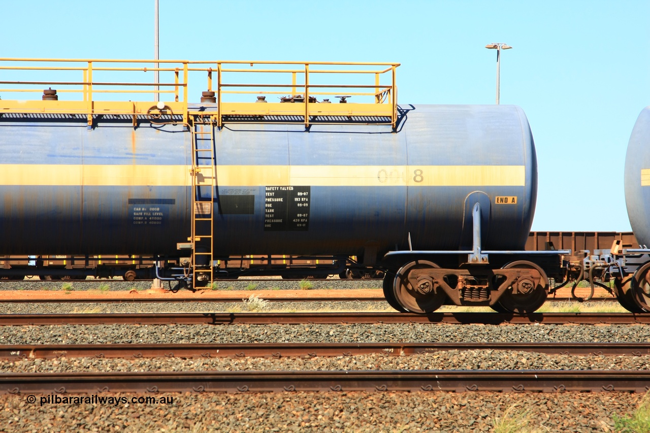 110411 09987
Nelson Point, empty 82 kL Comeng NSW built tank waggon 0008 one of six such tank waggons built in 1970-71.
Keywords: Comeng-NSW;BHP-tank-waggon;