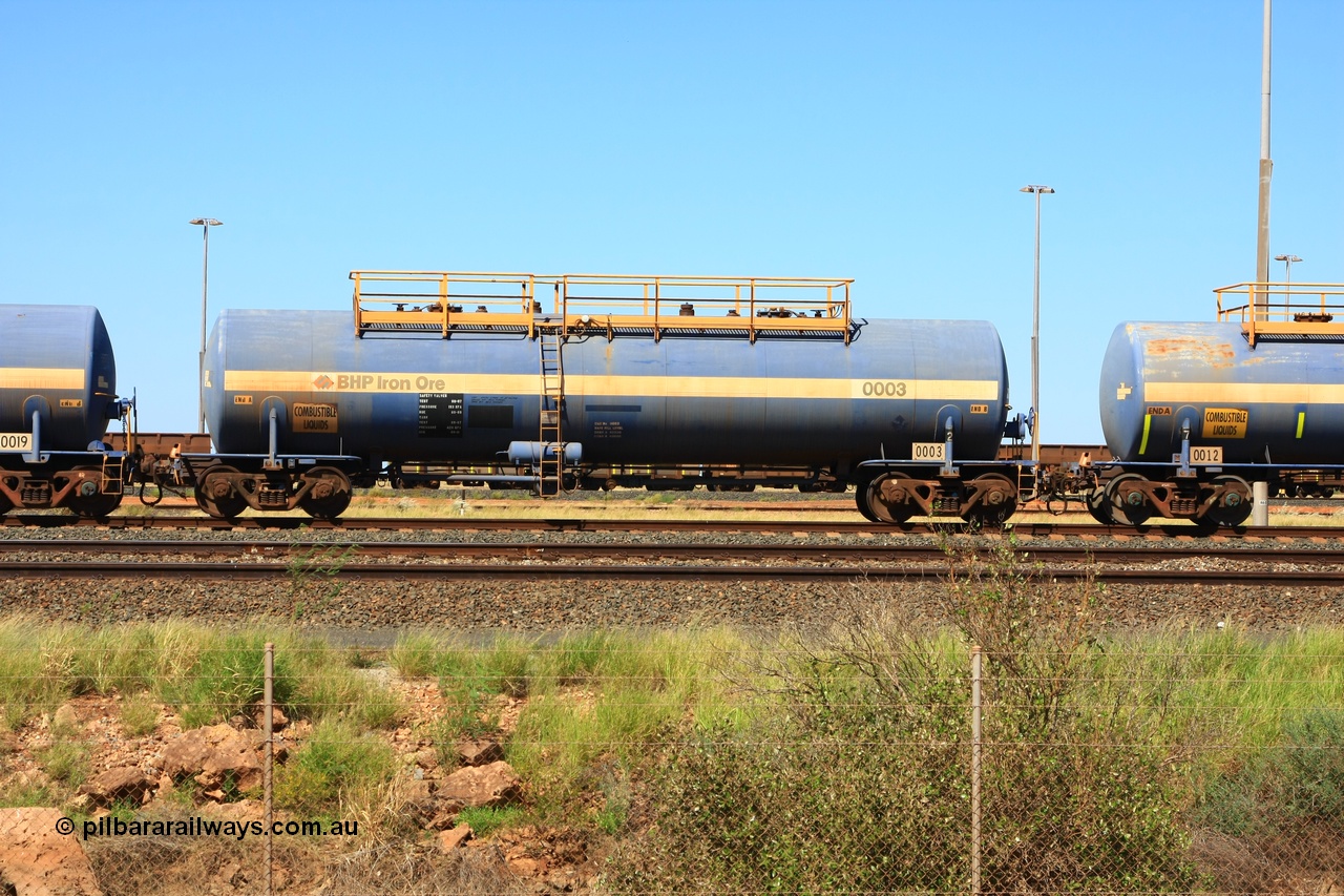 110411 09993
Nelson Point, empty 82 kL Comeng NSW built tank waggon 0003 one of six such tank waggons built in 1970-71.
Keywords: Comeng-NSW;BHP-tank-waggon;