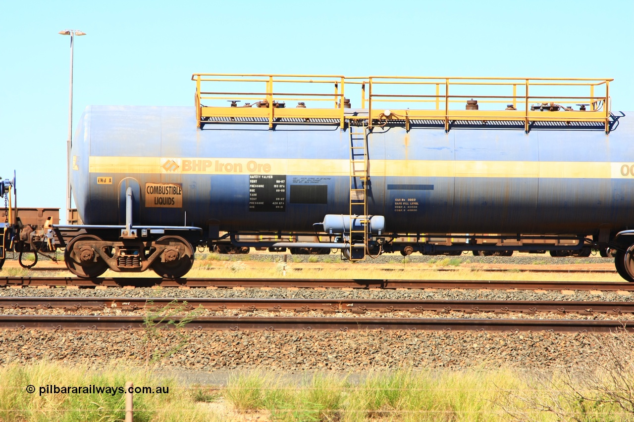 110411 09994
Nelson Point, empty 82 kL Comeng NSW built tank waggon 0003 one of six such tank waggons built in 1970-71.
Keywords: Comeng-NSW;BHP-tank-waggon;