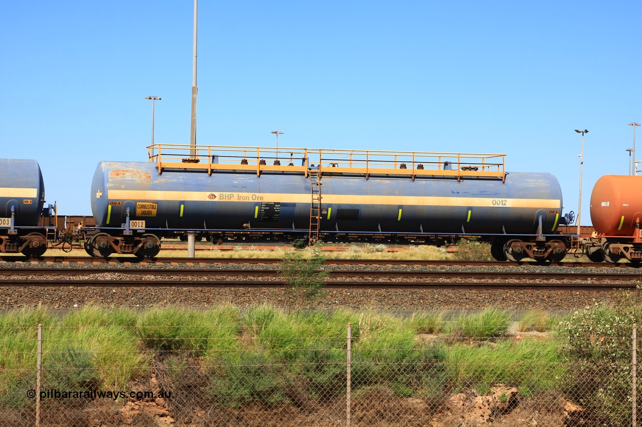 110411 09995
Nelson Point, empty 116 kL Comeng NSW built tank waggon 0012 from 1972, one of three such tank waggons.
Keywords: Comeng-NSW;BHP-tank-waggon;