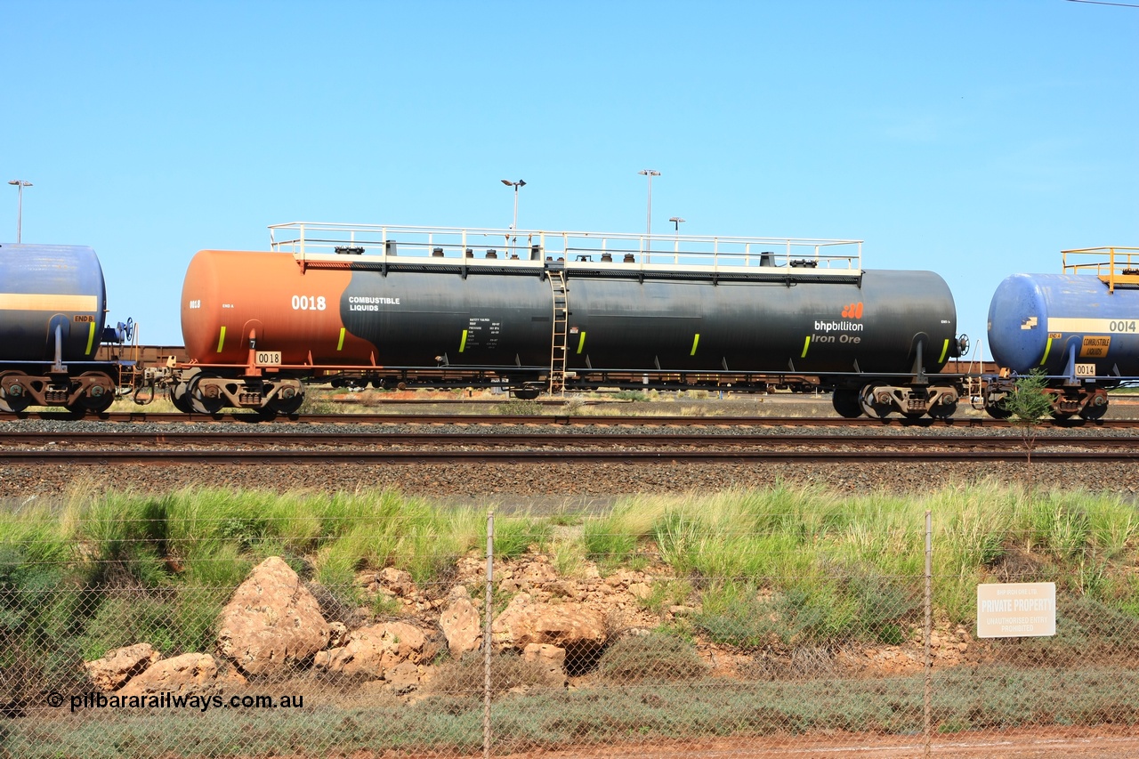 110411 09998
Nelson Point, empty 116 kL Comeng WA built tank waggon 0018 from 1974-5, one of six such tank waggons, wearing the BHP Billiton Earth livery.
Keywords: Comeng-WA;BHP-tank-waggon;
