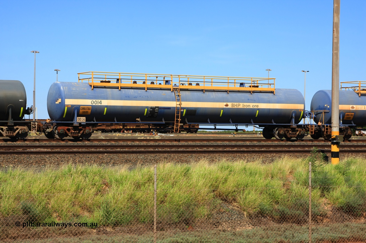 110411 10001
Nelson Point, empty 116 kL Comeng WA built tank waggon 0014 from 1974-5, one of six such tank waggons.
Keywords: Comeng-WA;BHP-tank-waggon;