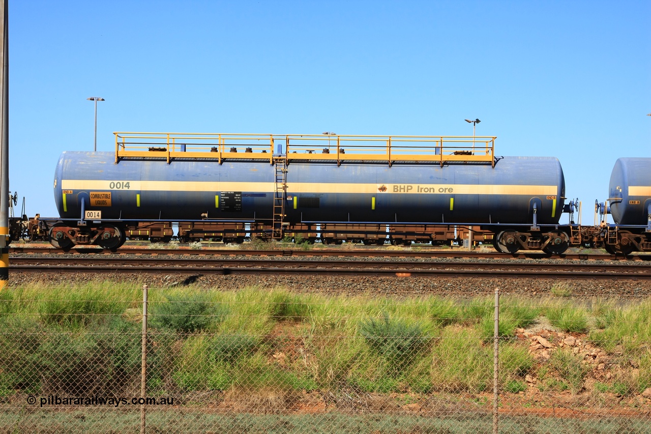 110411 10004
Nelson Point, empty 116 kL Comeng WA built tank waggon 0014 from 1974-5, one of six such tank waggons.
Keywords: Comeng-WA;BHP-tank-waggon;