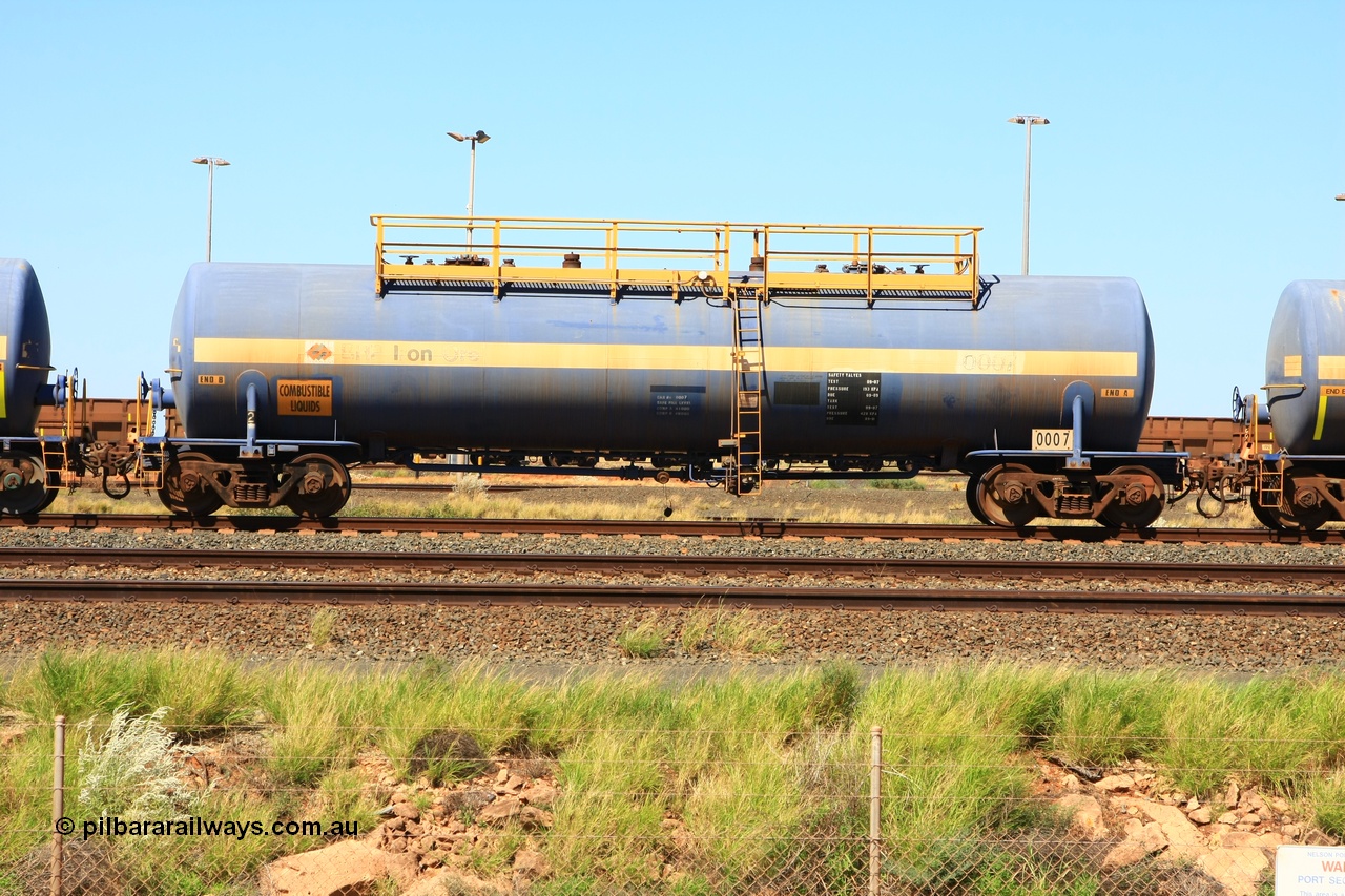 110411 10007
Nelson Point, empty 82 kL Comeng NSW built tank waggon 0007 one of six such tank waggons built in 1970-71.
Keywords: Comeng-NSW;BHP-tank-waggon;