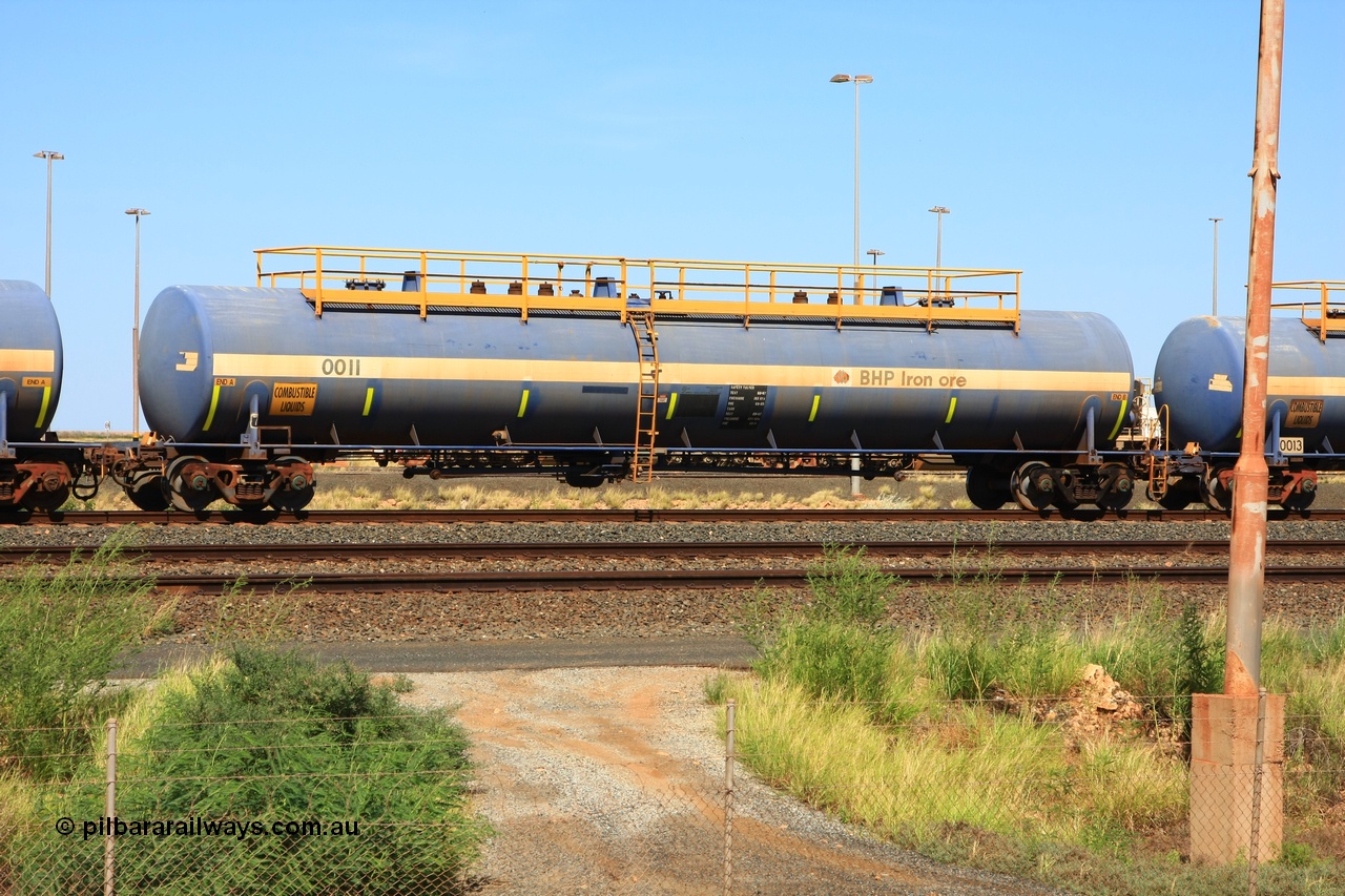 110411 10009
Nelson Point, empty 116 kL Comeng NSW built tank waggon 0011 from 1972, one of three such tank waggons.
Keywords: Comeng-NSW;BHP-tank-waggon;