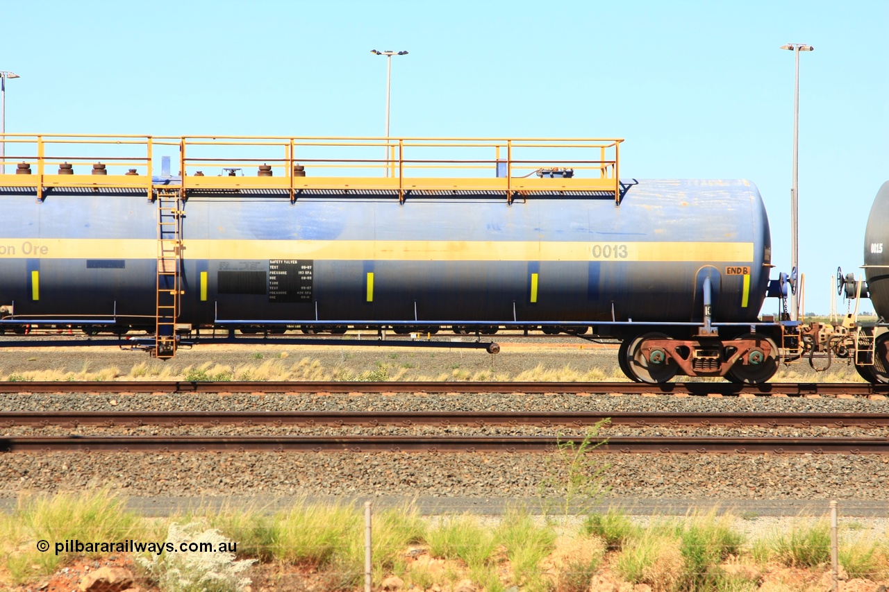 110411 10017
Nelson Point, empty 116 kL Comeng WA built tank waggon 0013 from 1974-5, one of six such tank waggons.
Keywords: Comeng-WA;BHP-tank-waggon;