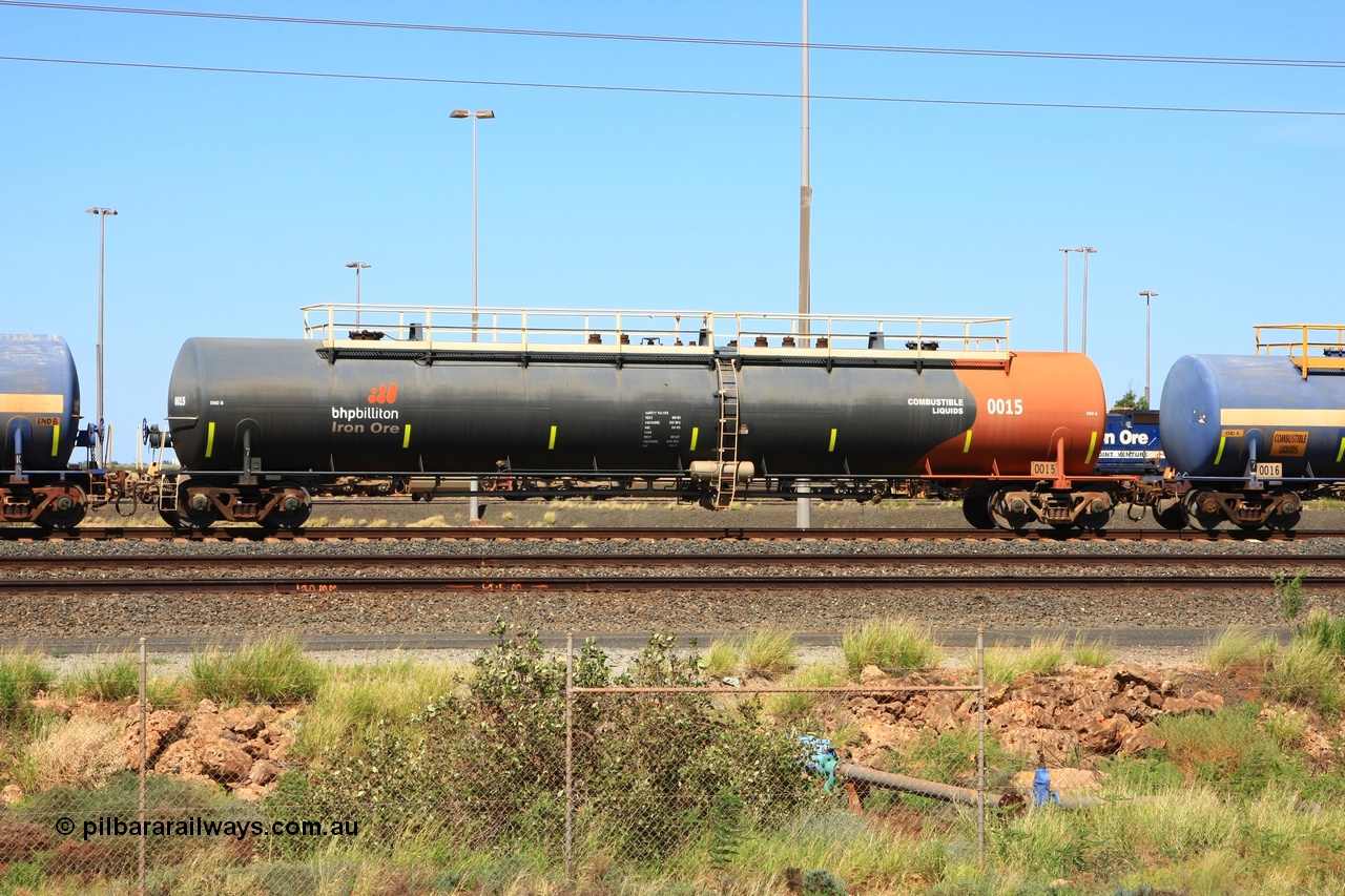 110411 10018
Nelson Point, empty 116 kL Comeng WA built tank waggon 0015 from 1974-5, one of six such tank waggons, wearing the BHP Billiton Earth livery.
Keywords: Comeng-WA;BHP-tank-waggon;