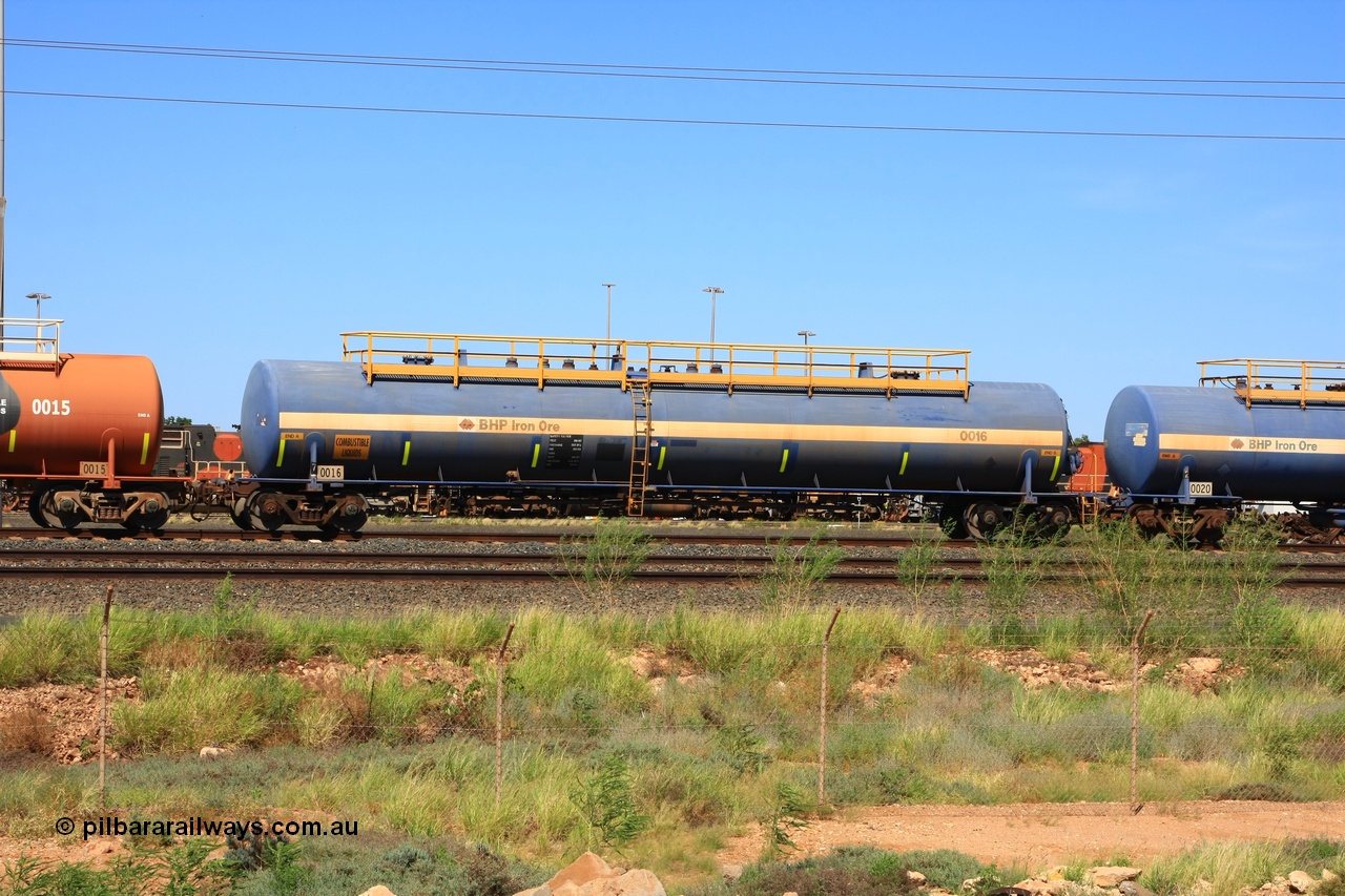 110411 10021
Nelson Point, empty 116 kL Comeng WA built tank waggon 0016 from 1974-5, one of six such tank waggons.
Keywords: Comeng-WA;BHP-tank-waggon;