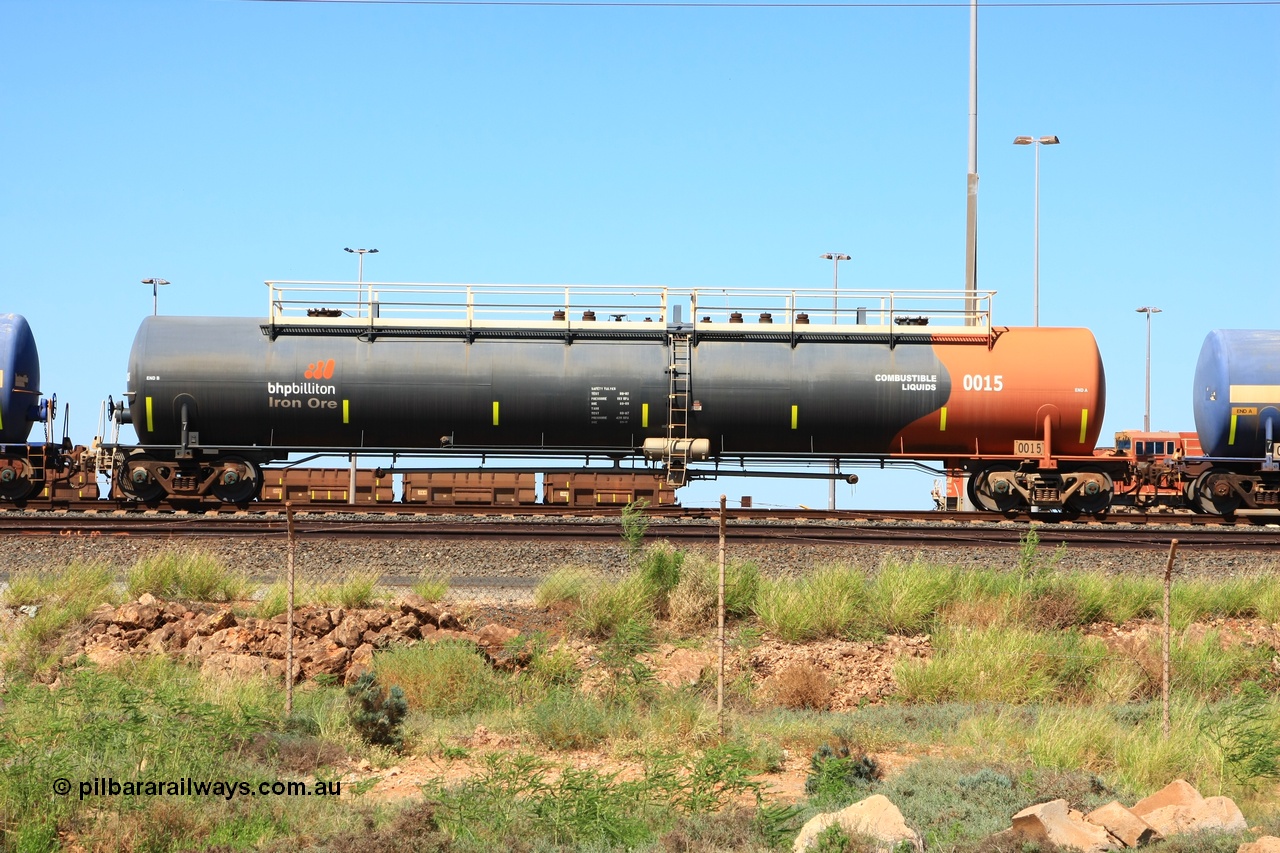 110411 10023
Nelson Point, empty 116 kL Comeng WA built tank waggon 0015 from 1974-5, one of six such tank waggons, wearing the BHP Billiton Earth livery.
Keywords: Comeng-WA;BHP-tank-waggon;