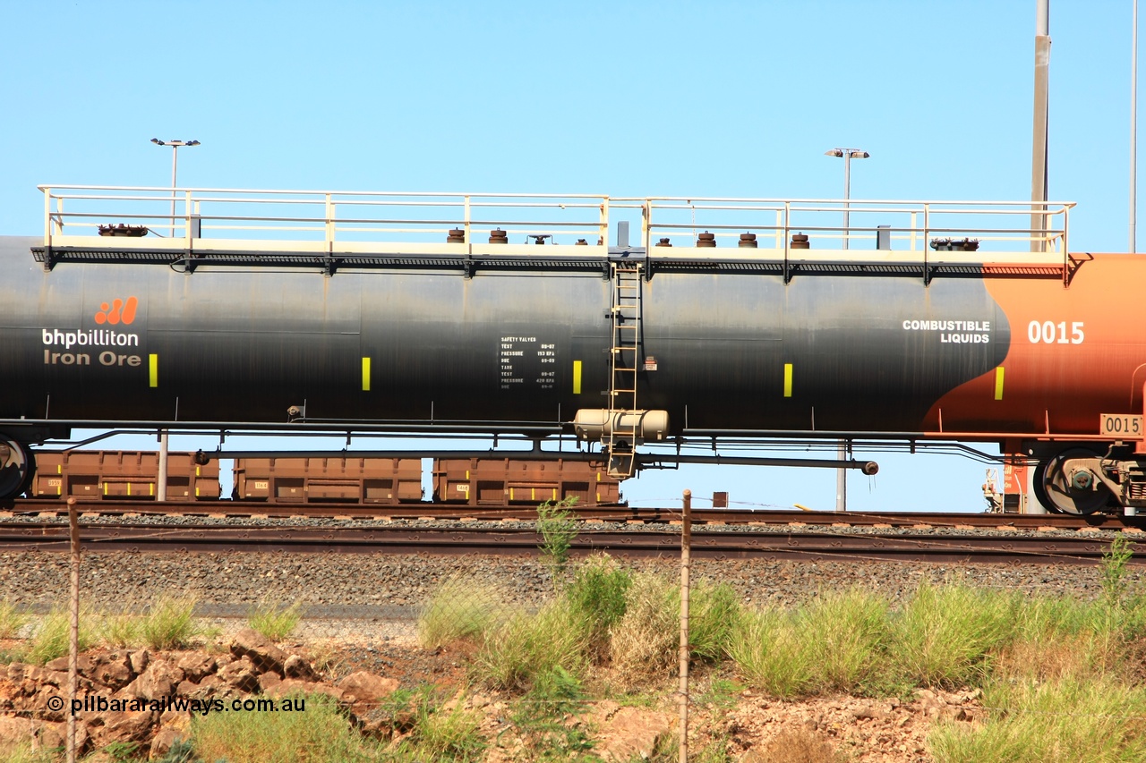 110411 10024
Nelson Point, empty 116 kL Comeng WA built tank waggon 0015 from 1974-5, one of six such tank waggons, wearing the BHP Billiton Earth livery.
Keywords: Comeng-WA;BHP-tank-waggon;