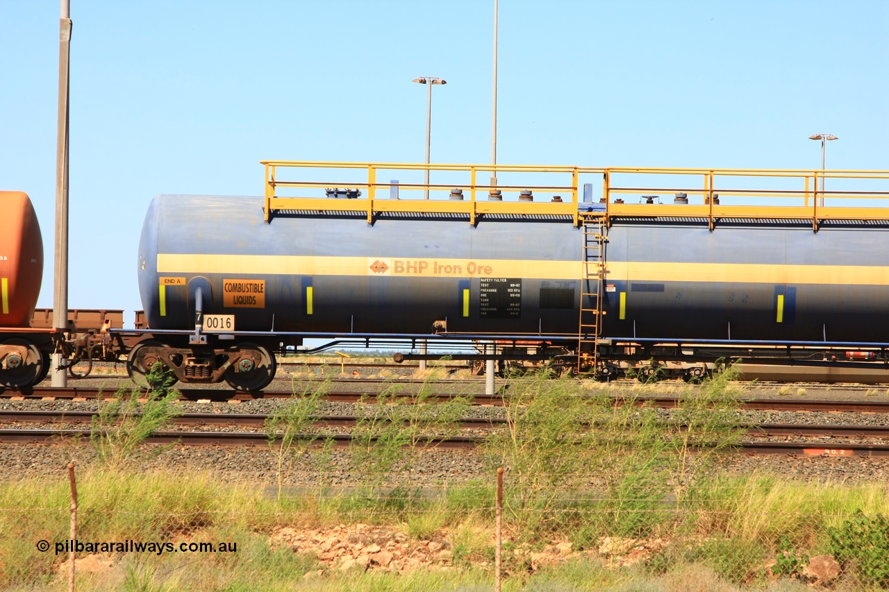 110411 10027
Nelson Point, empty 116 kL Comeng WA built tank waggon 0016 from 1974-5, one of six such tank waggons.
Keywords: Comeng-WA;BHP-tank-waggon;