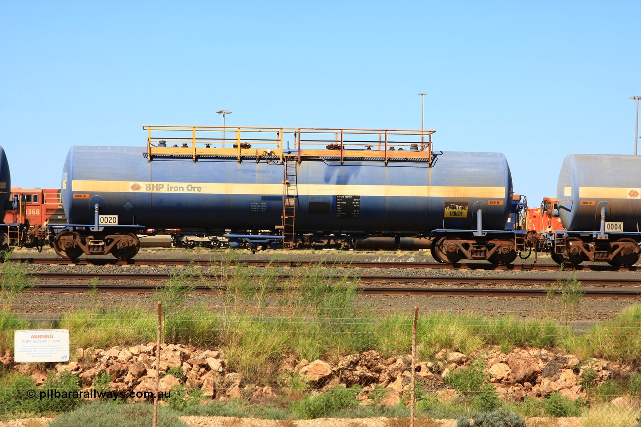 110411 10028
Nelson Point, fuel tank waggon 0020 82 kL capacity, built by Comeng for BP as RTC 2, last of two such tanks, used on Mt Newman line, unsure when converted to 0020.
Keywords: Comeng-NSW;BP-Oil;RTC2;BHP-tank-waggon;