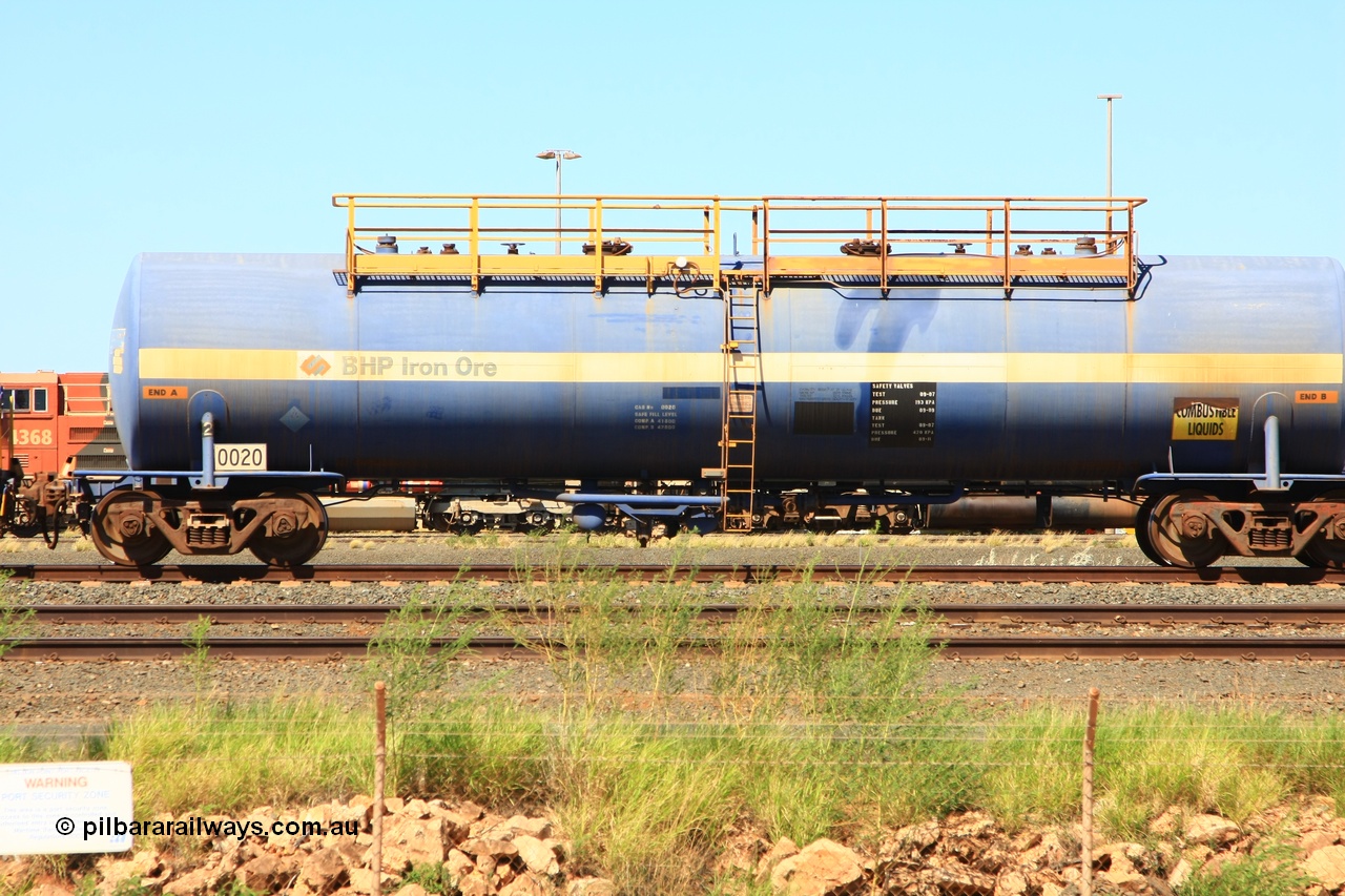 110411 10029
Nelson Point, fuel tank waggon 0020 82 kL capacity, built by Comeng for BP as RTC 2, last of two such tanks, used on Mt Newman line, unsure when converted to 0020.
Keywords: Comeng-NSW;BP-Oil;RTC2;BHP-tank-waggon;