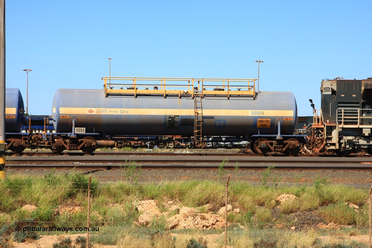 110411 10032
Nelson Point, empty 82 kL Comeng NSW built tank waggon 0004 one of six such tank waggons built in 1970-71.
Keywords: Comeng-NSW;BHP-tank-waggon;